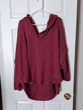 Women's Hooded V-Neck Pullover Sweater in Deep Berry